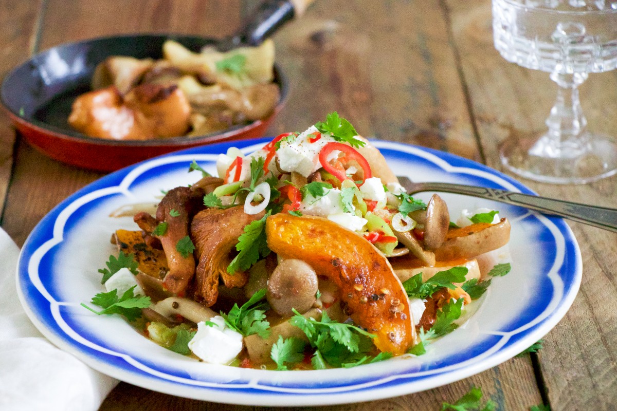 Lauwwarme salade met pompoen en paddenstoelen