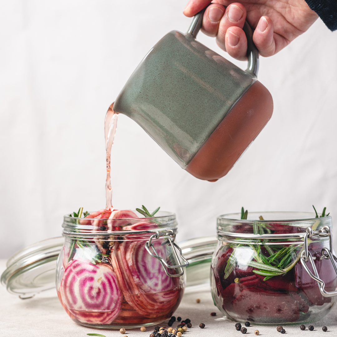Snelle pickle van biet en frambozenazijn op smørrebrød