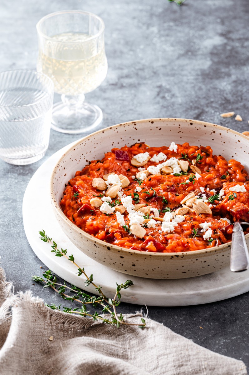 Bietenrisotto met amandelen, tijm en feta