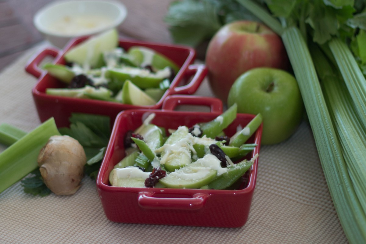 Salade met appel, selderij, gember en kokos