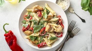 pasta met kip, rucola en zoete paprika