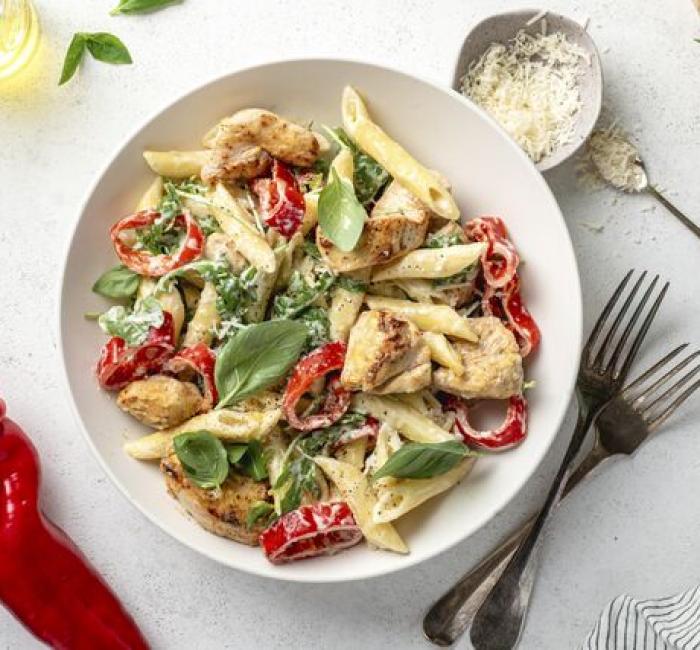 pasta met kip, rucola en zoete paprika